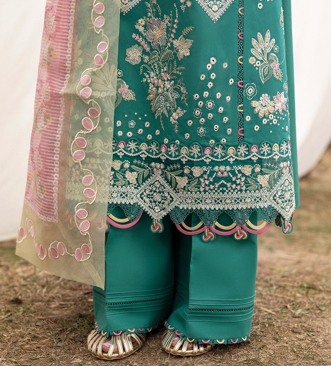 Elida Embroidered Lawn | Qlinekari 2025