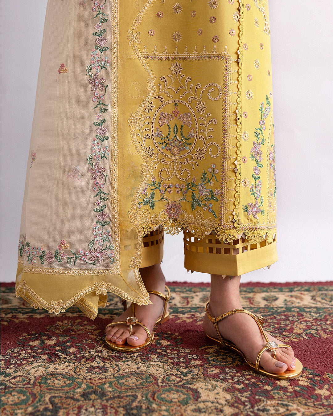 Enya Embroidered Lawn | Qlinekari 2025