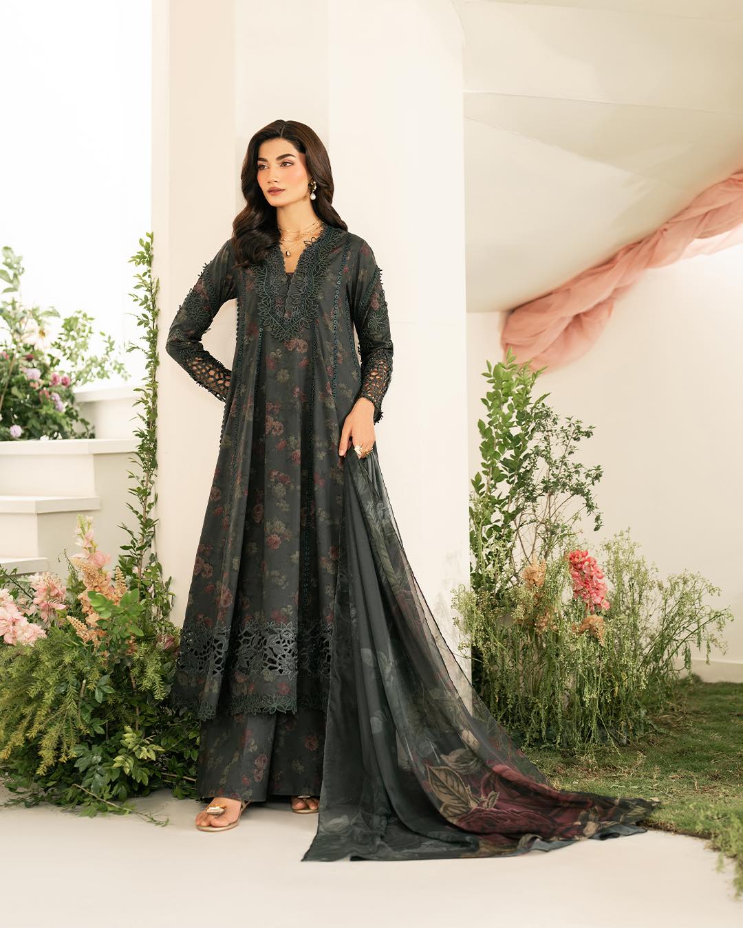 Charcoal Grey Embroidered Lawn | Iznik IFE-08 Festive Edition