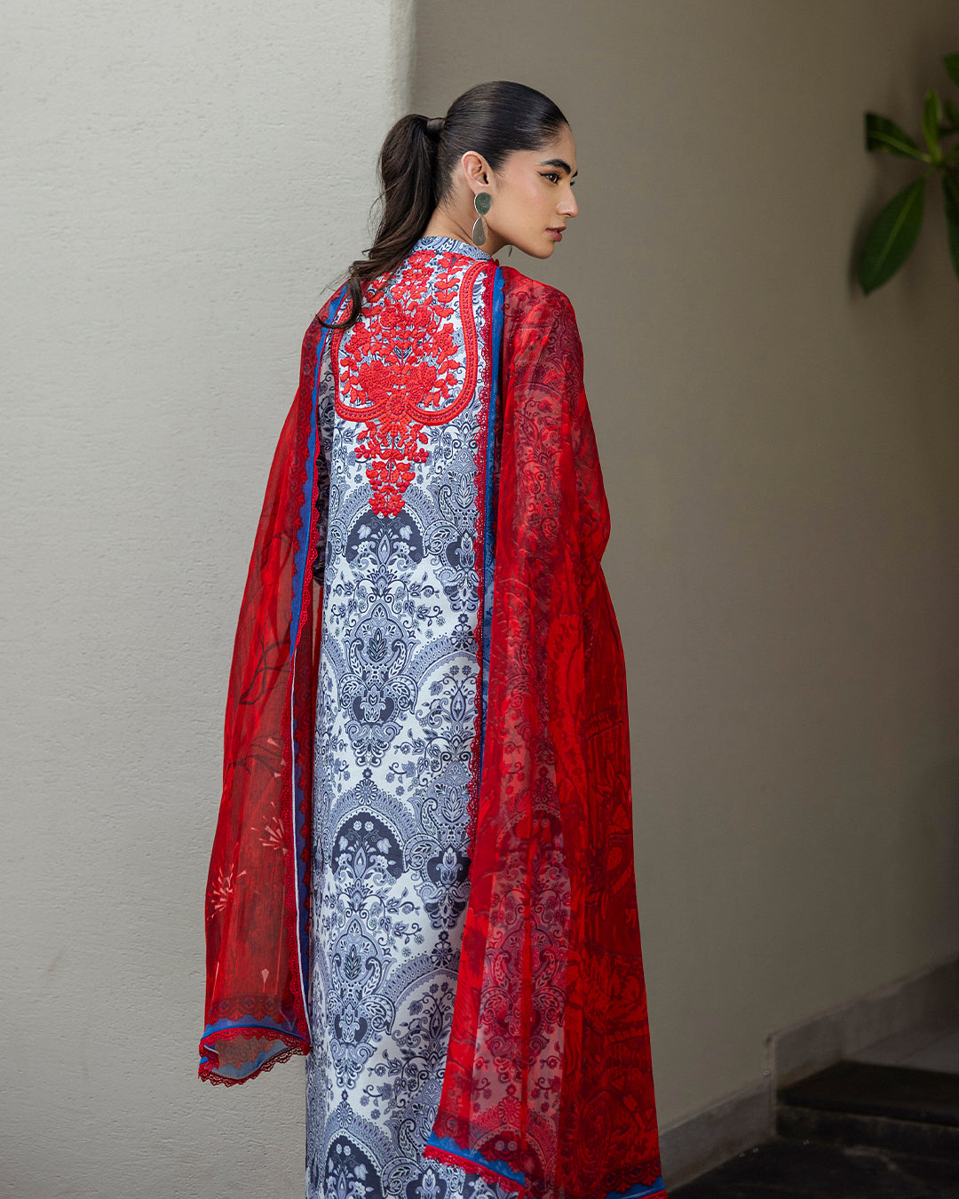 Zainab Chottani - Syra 16 - Blue & Red 3 piece Piece lawn | Tahra Edition
