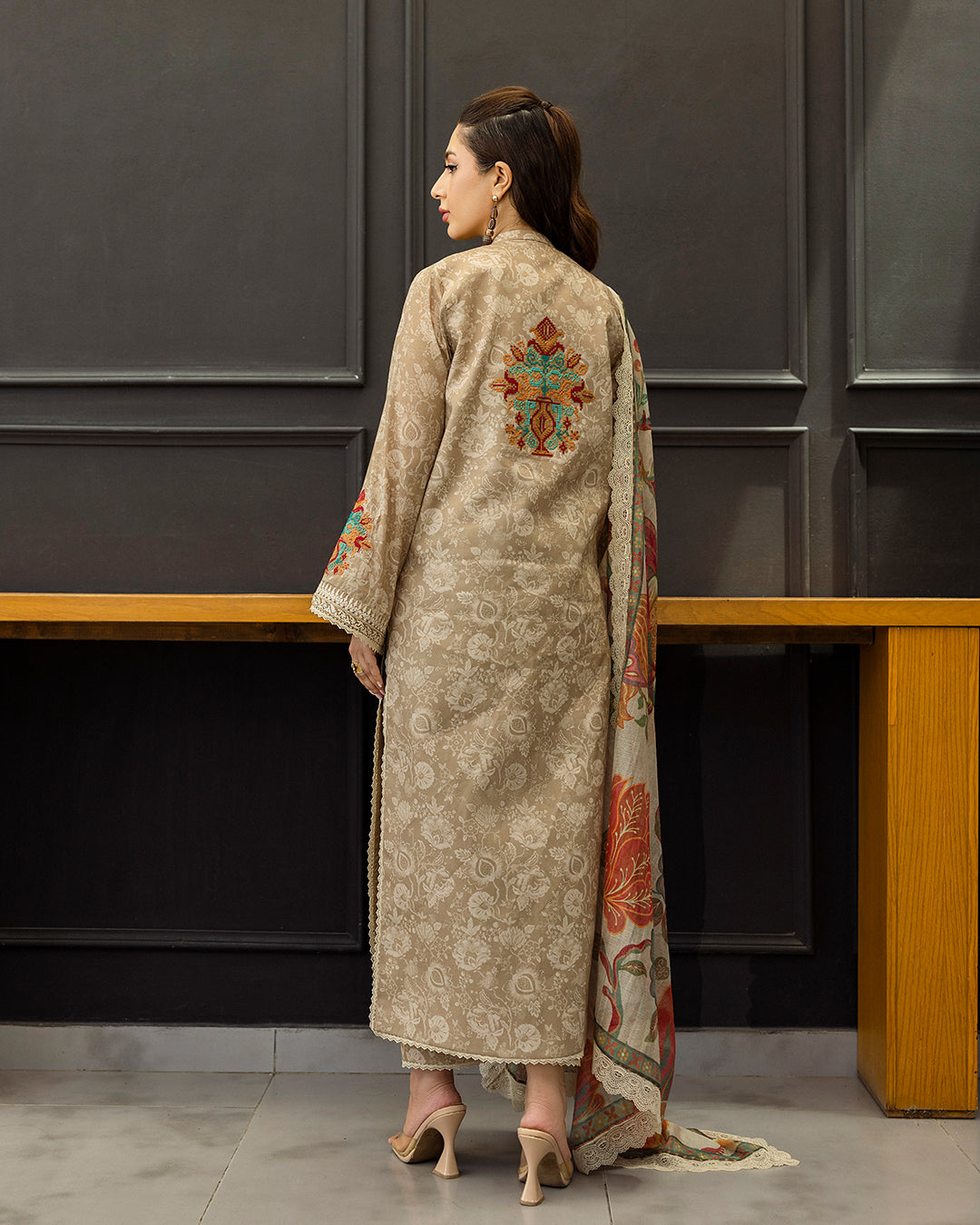 Zainab Chottani - Aymah 03 - Light Brown 3 piece Lawn | Tahra Lawn