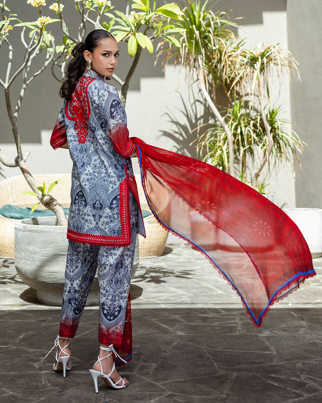 Zainab Chottani - Syra 16 - Blue & Red 3 piece Piece lawn | Tahra Edition