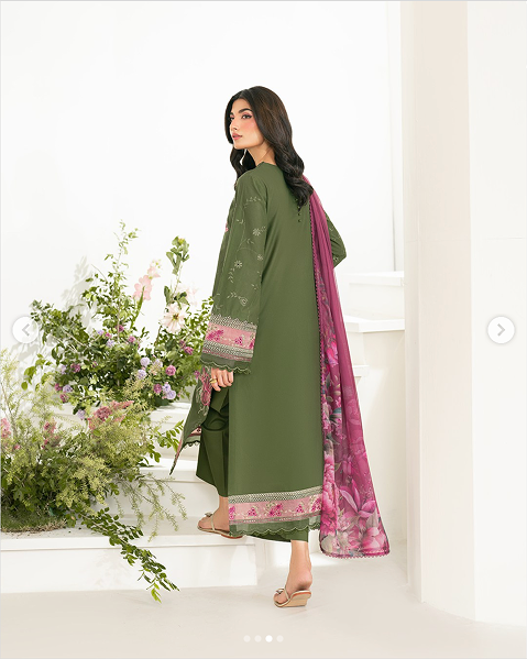 Green Embroidered Lawn | Iznik IFE-02